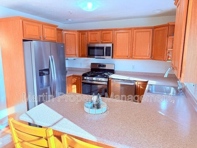 Building Photo - 140 Stedman St