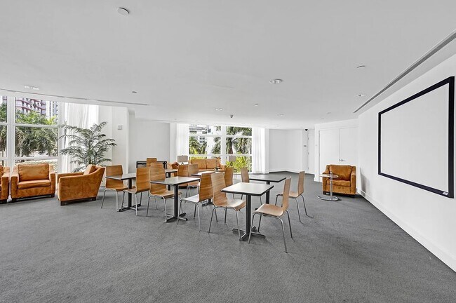 Building Photo - 350 NE 24th St