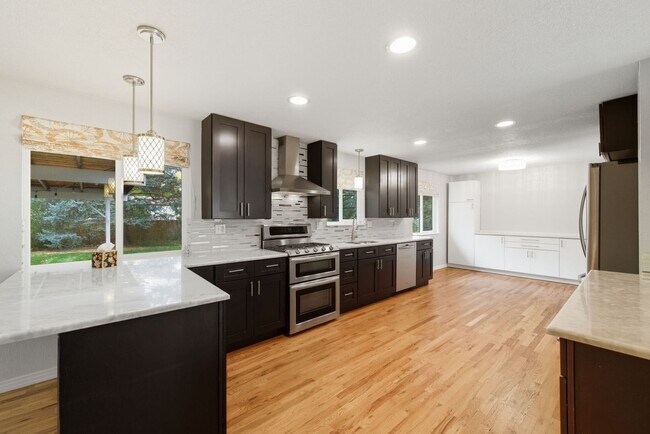 Building Photo - All you want in a home! 5 bed 3 bath ranch...