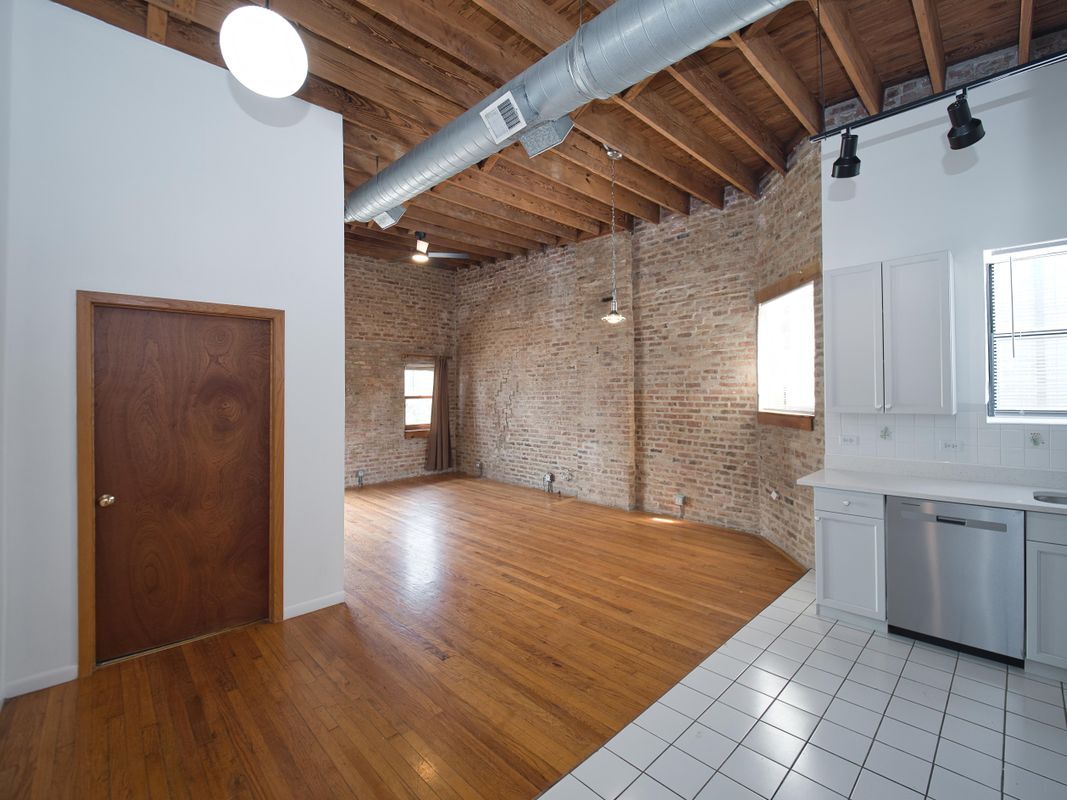 Building Photo - 2849 W Belmont Ave