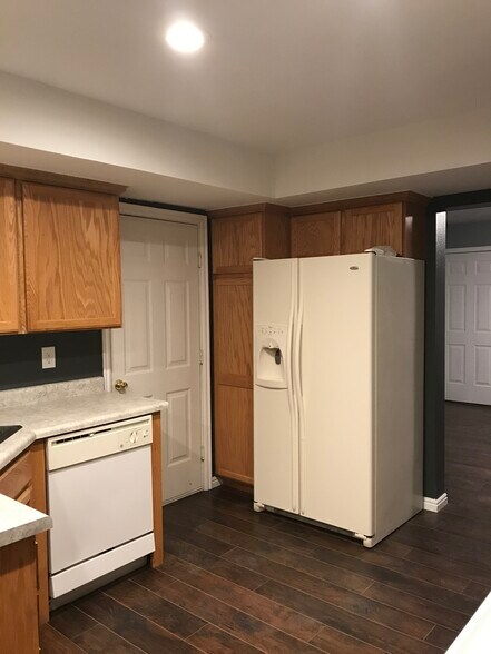 Kitchen (dishwasher) - 434 W 7th Street