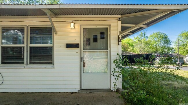 Building Photo - 715 Oakwood