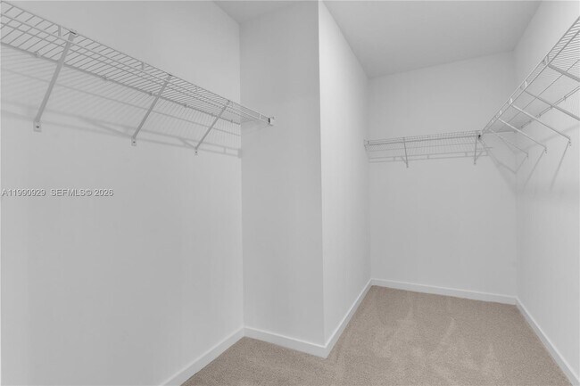 Building Photo - 615 NE 1st Ave