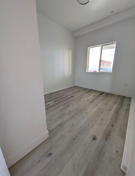 Building Photo - 11033 S Burin Ave