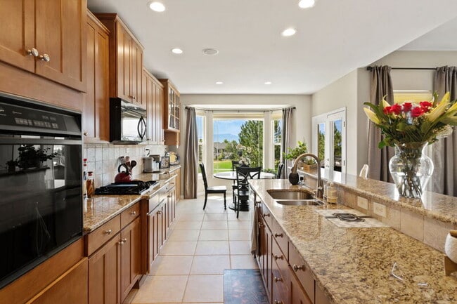 Building Photo - 10214 Pine Glade Dr