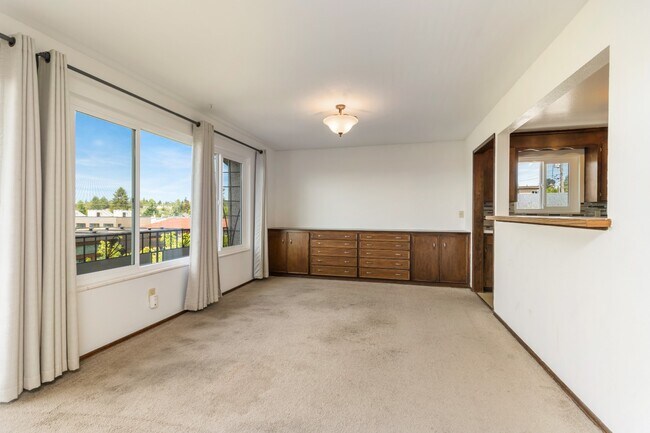 Building Photo - Charming 2BR/2BA Home with Private Balcony...