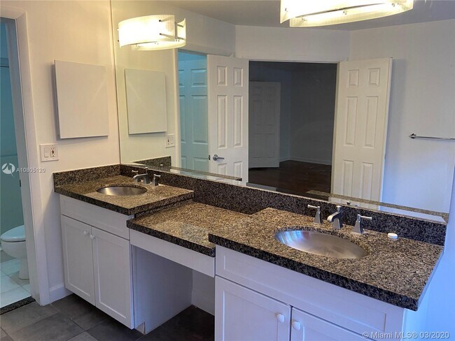 Building Photo - 3475-10 Mystic Pointe Dr