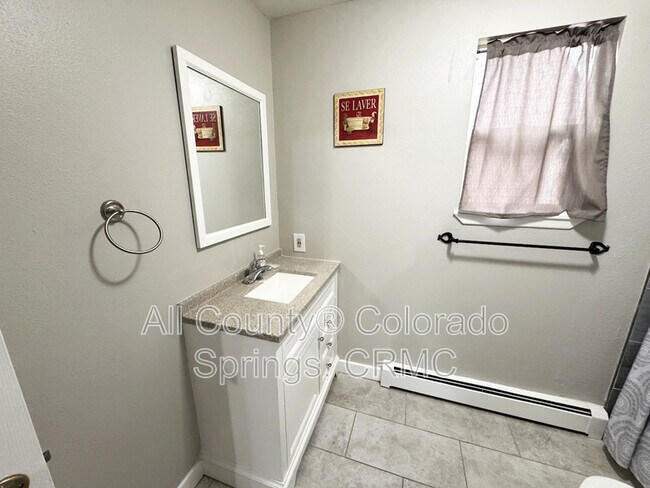 Building Photo - 2126 W Kiowa St