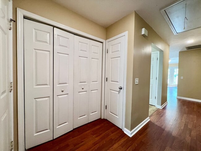 Building Photo - 3 bedroom 2 bath townhome in Towne Park
