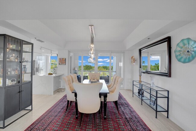 Building Photo - 4114 W Palm Aire Dr