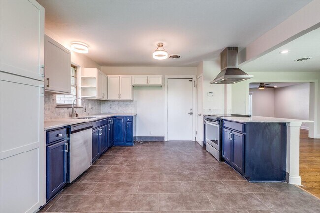 Building Photo - Classic Charm. Modern Comfort. Prime Location.