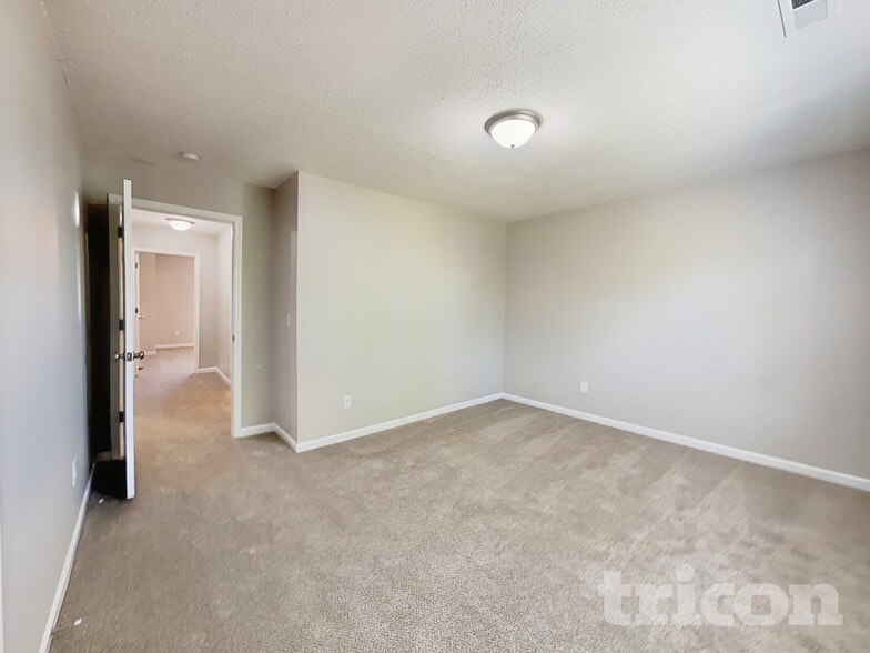 Building Photo - 1135 Edinburgh Dr