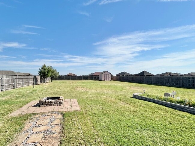 Building Photo - 8470 SW Sun Valley Dr