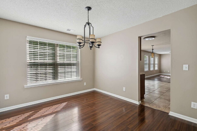 Building Photo - Spacious 4-Bedroom Retreat in Fuquay-Varin...
