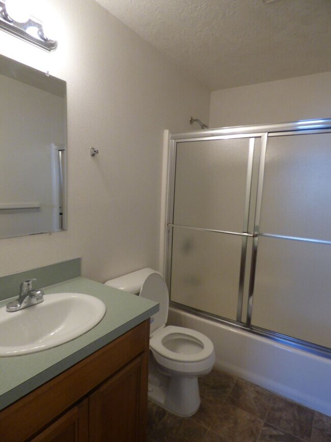 Building Photo - 4811-4813 Cougar Ct SE Salem, OR 97317