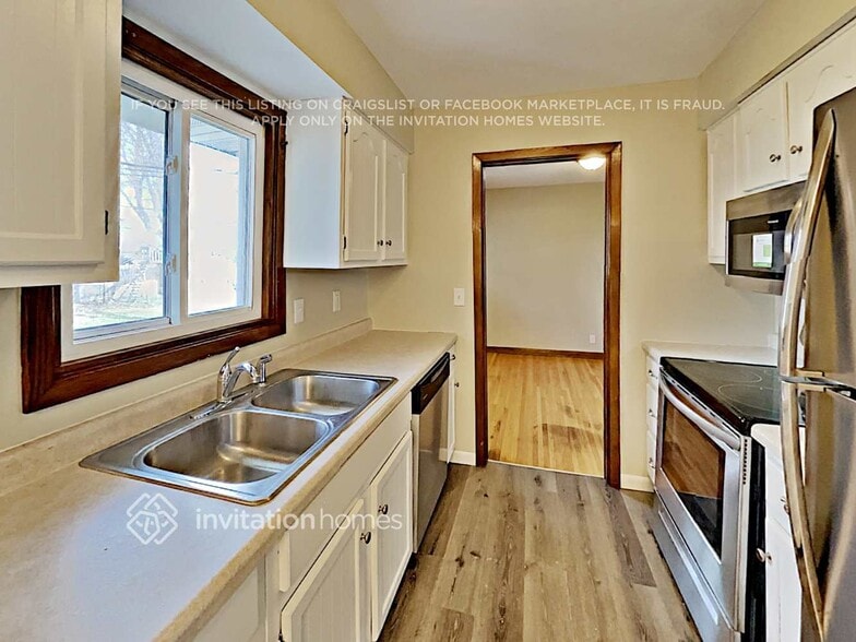 Building Photo - 3612 Commodore Dr