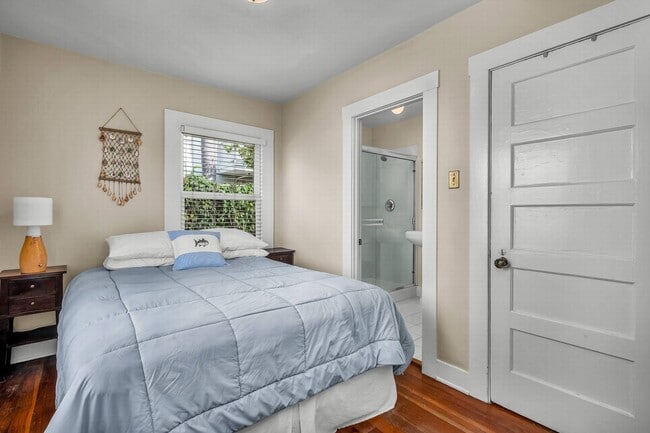 Building Photo - 204 S Guadalupe Ave