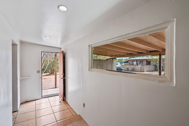 Building Photo - 2230 E Spring St