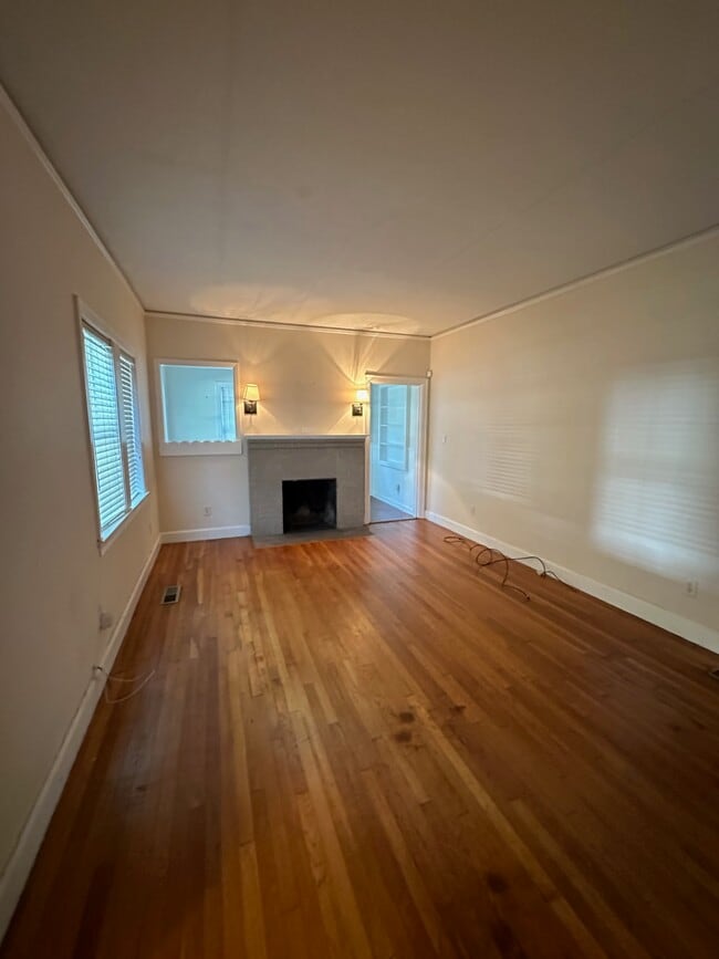Building Photo - 525 E 58th St