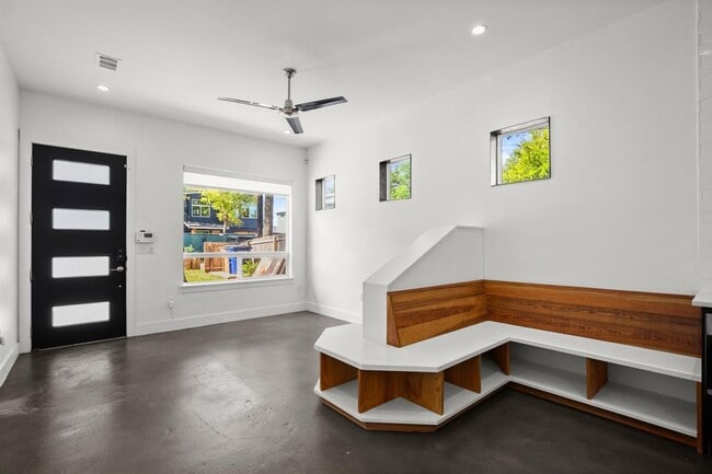 Building Photo - 4608 Santa Anna St