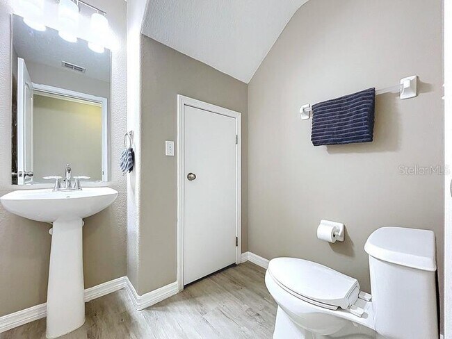 Building Photo - 37615 Daliha Terrace