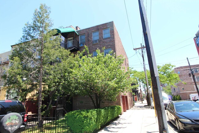 Building Photo - 600 Jefferson St