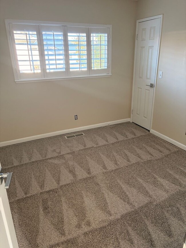 Building Photo - Upgraded 4 bed 2.5 bath home in San Jose. This is a must see!