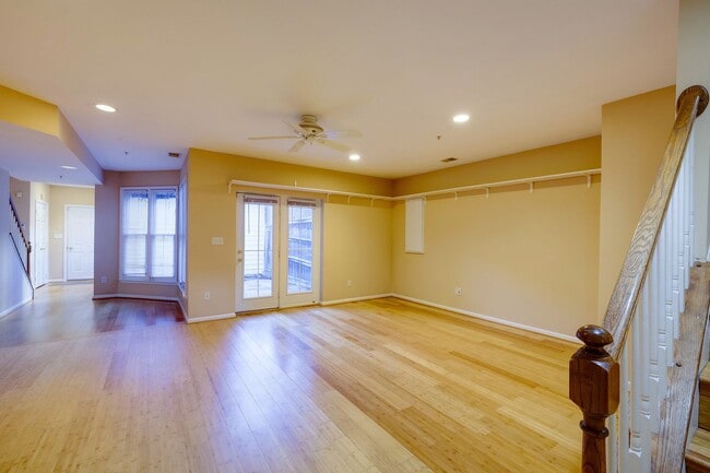 Building Photo - Luxury Townhome in the Heart of the Kentlands