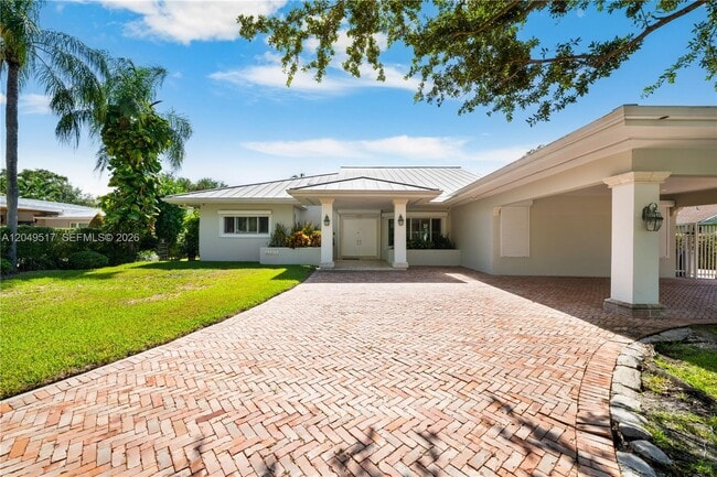 Building Photo - 14601 Pompano Dr