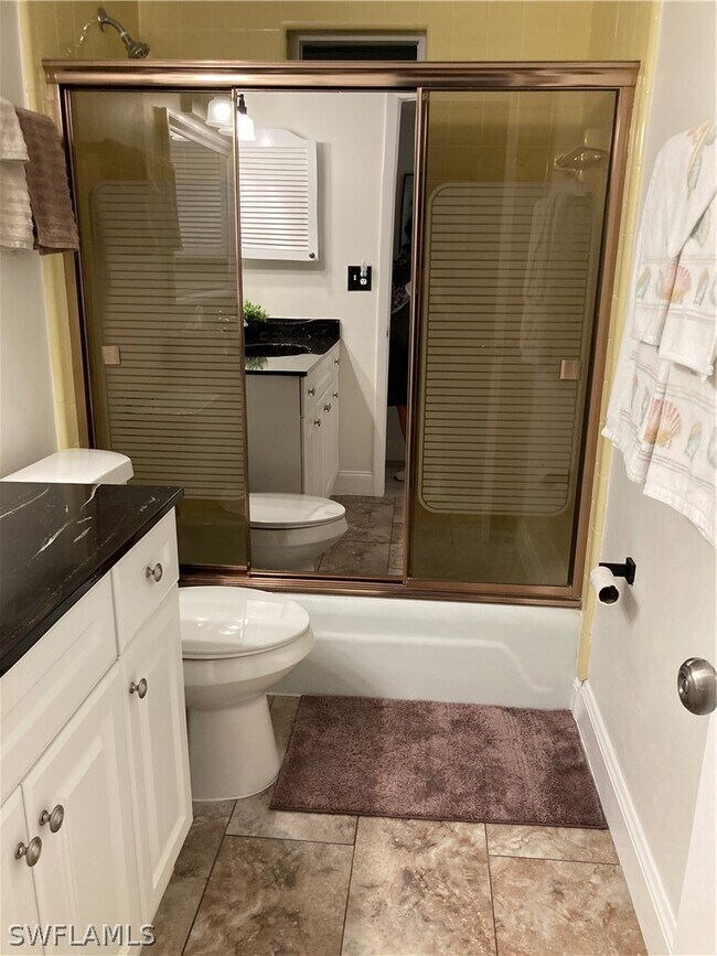 Building Photo - 209 Palm Dr