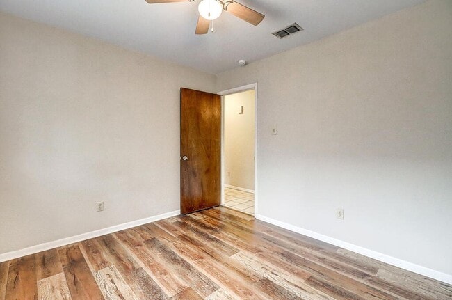 Building Photo - 3121 Seafoam Dr