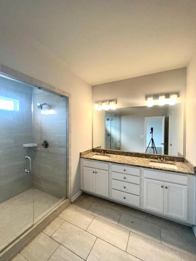 Building Photo - 3229 Weyhill Trl