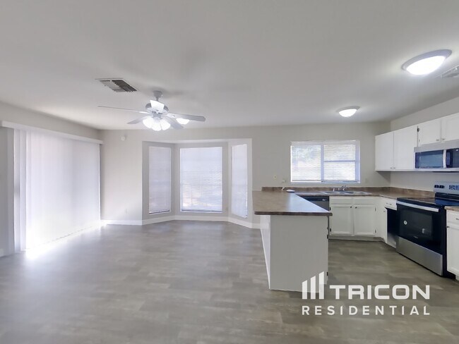 Building Photo - 1618 N Arrowhead Dr