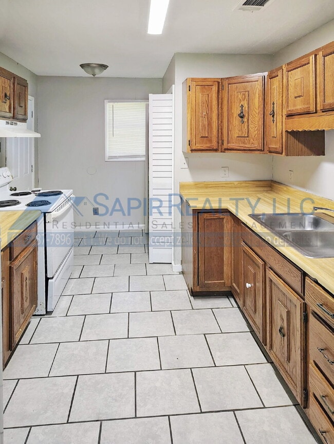 Building Photo - 203 Johns Rd