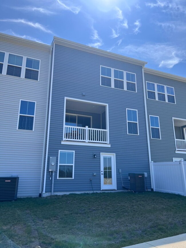 Building Photo - MINUTES TO VRE AND ALL THE CONVENIENCES OF...