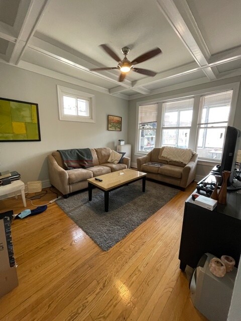 Building Photo - 1441 W Berteau Ave