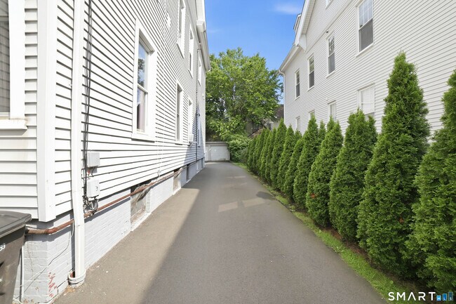 Building Photo - 801 Orange St