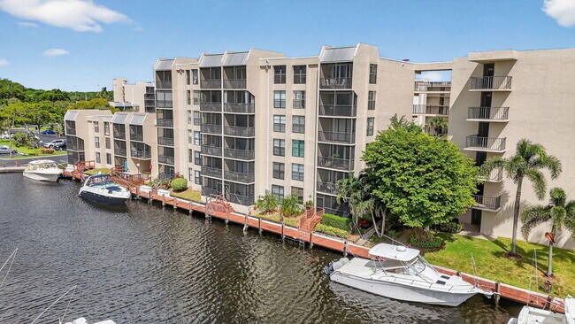 Building Photo - 8 Royal Palm Way