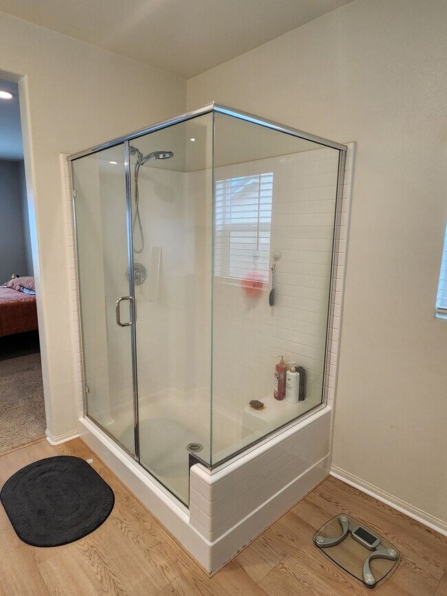 Building Photo - Upgraded Level Entry Home with Mountain Views!