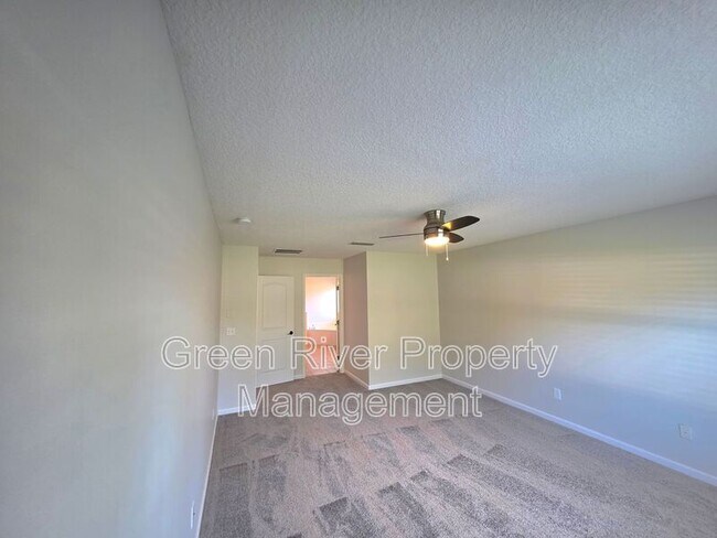 Building Photo - 824 Songbird Dr
