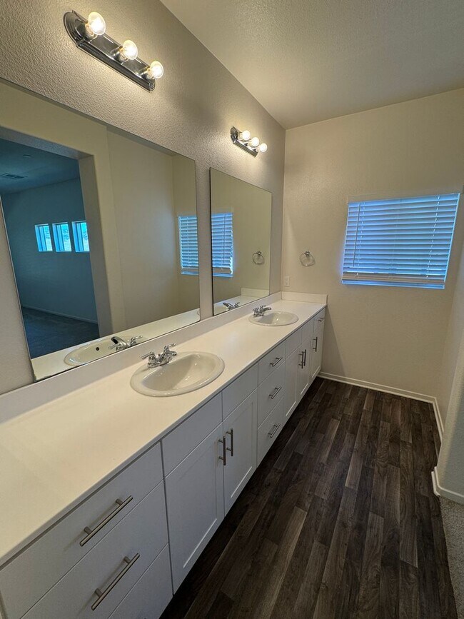Building Photo - 3 Bedroom Brand New Home!