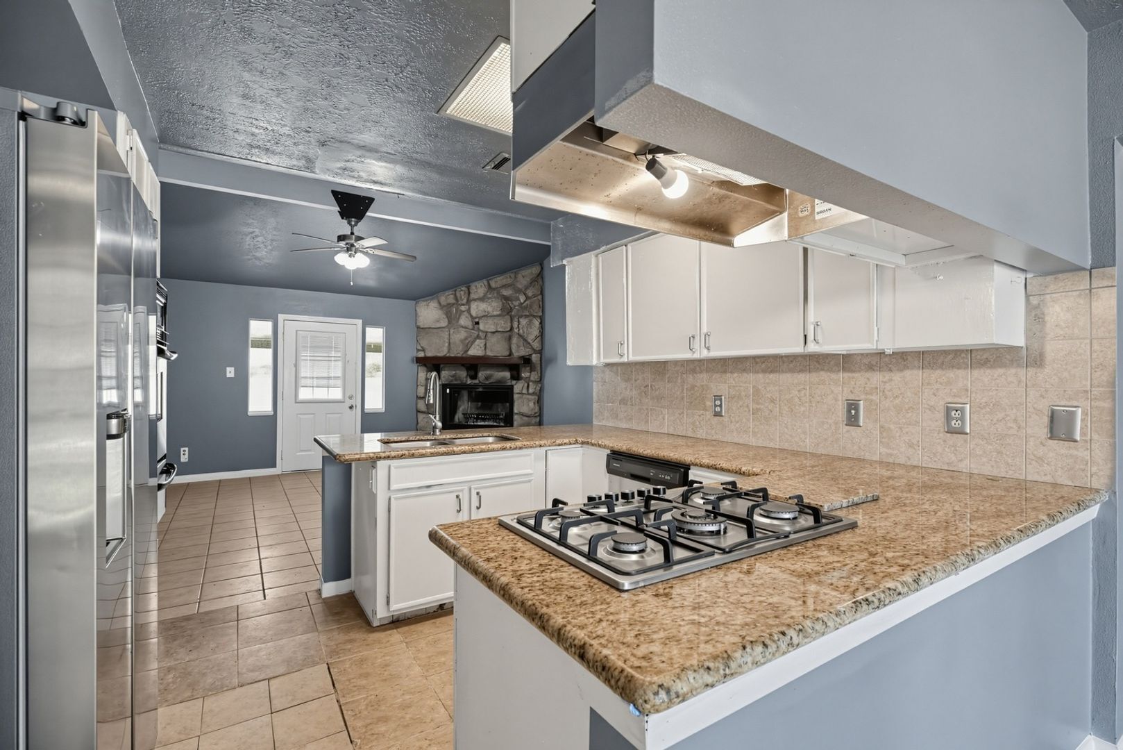 Building Photo - 1901 Fairfield Ct N