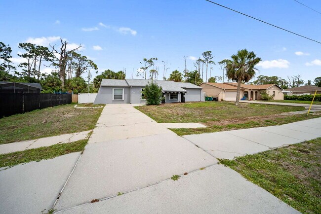 Building Photo - Heated Pool. Premium Upgrades. Fully Renov...