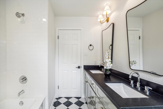 Building Photo - 6806 Flowermound Dr