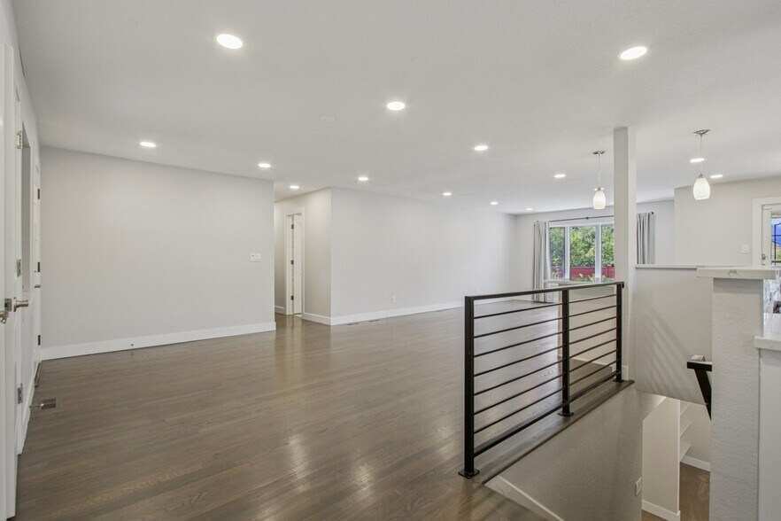 Building Photo - 6660 E Nevada Pl