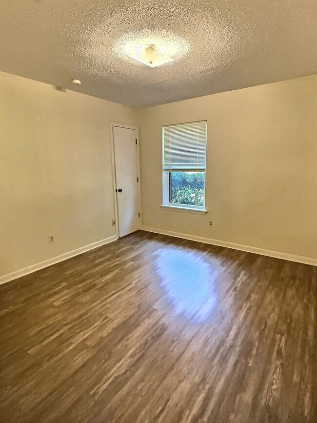 Building Photo - MOVE-IN SPECIAL! 3-Bedroom Home in Fort Ba...