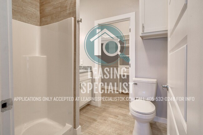 Building Photo - AMAZING NORMAN HOME AVAILABLE TO PRE-LEASE...
