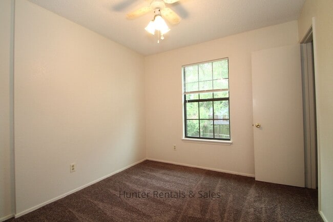 Building Photo - Two-Story Dream!