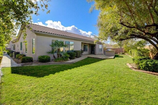 Building Photo - Anthem country Club Golf Community Beauty