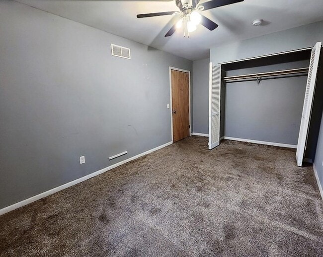 Building Photo - 4717 Willow Dr